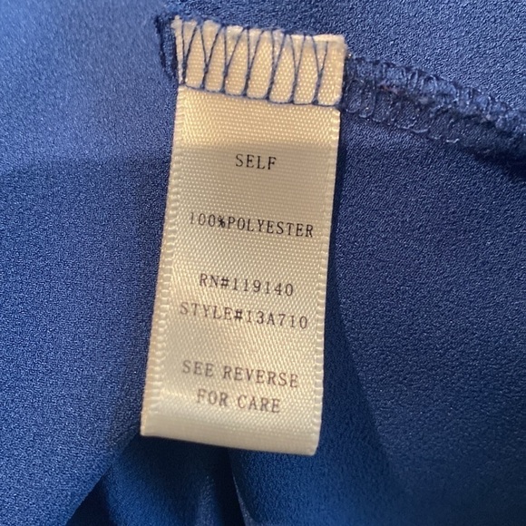 Double zero size large Hi low butterfly sleeve blue v neck button down top - Picture 3 of 3